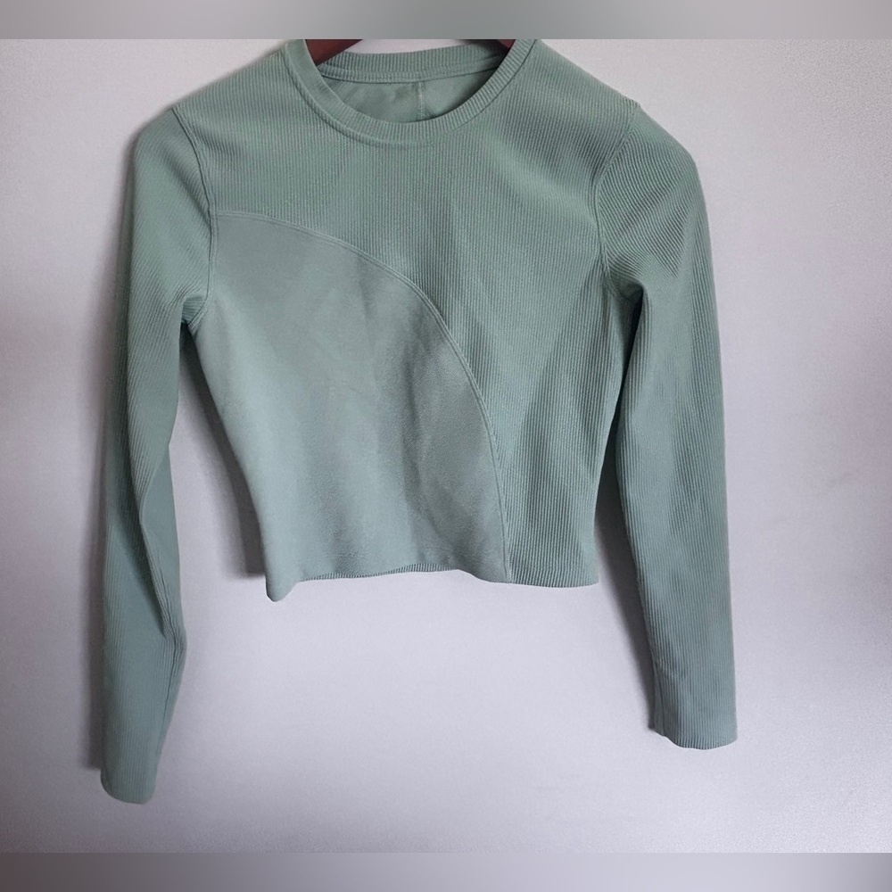 Lululemon Ribbed Open-Back Yoga Long
Sleeve Shirt Creamy Mint size: 6 - Picture 7 of 7